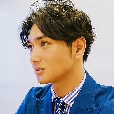 秦 俊輔